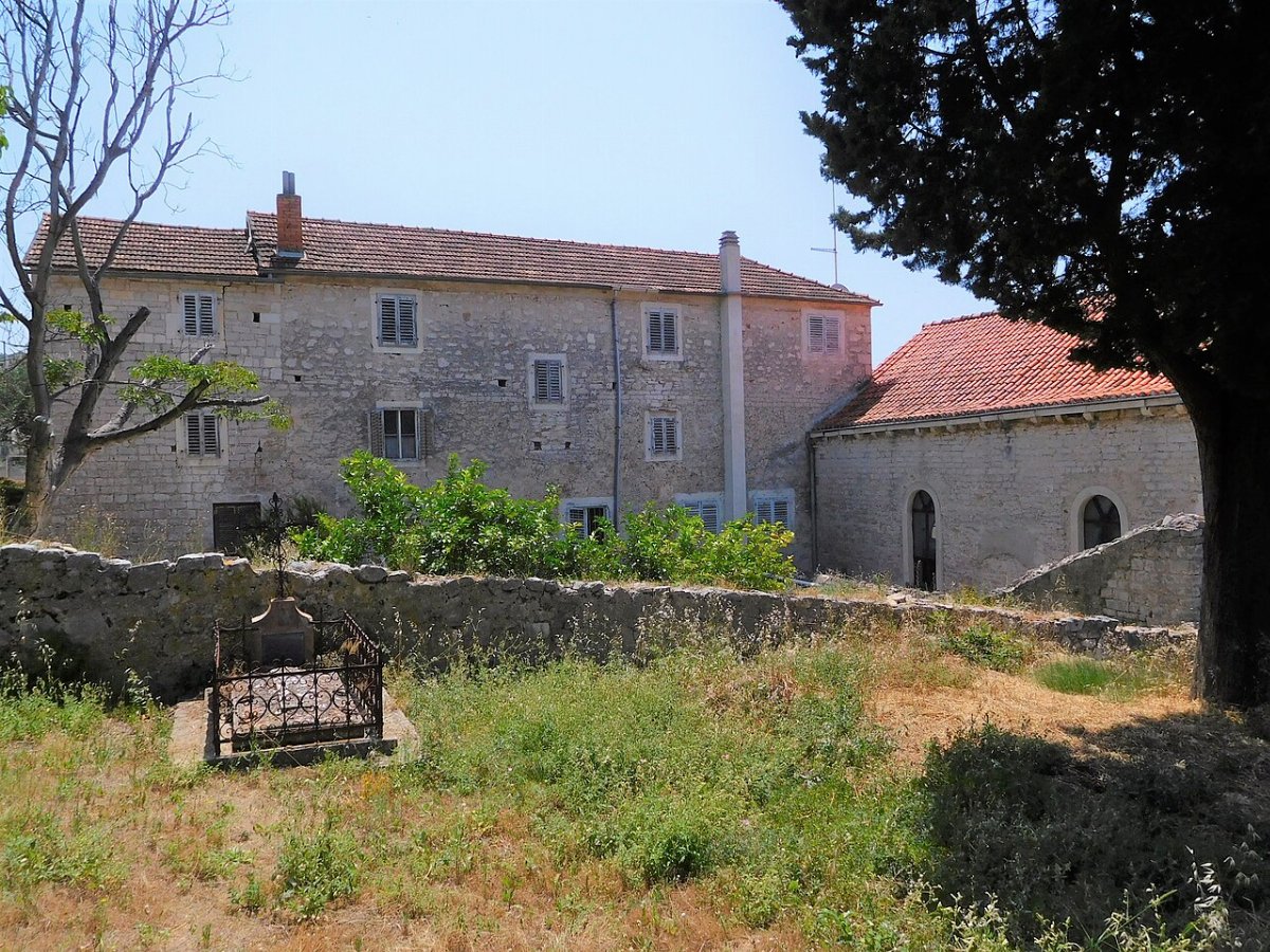 Kirche und kloster st maria von der gnade prvic luka