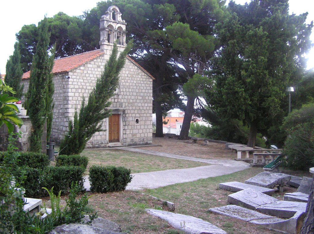 Kirche maria geburt mala gospa und friedhof tucepi
