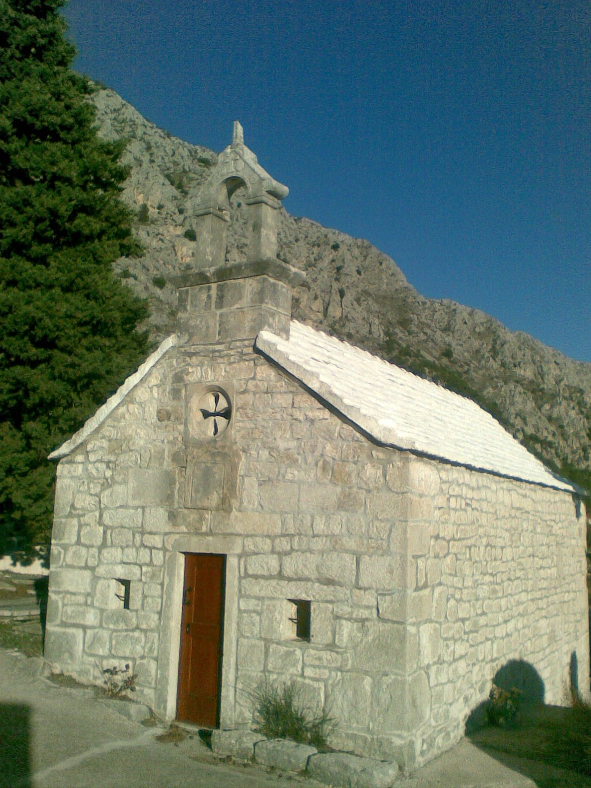 Kirche der hl kosmas und damian lokva rogoznica