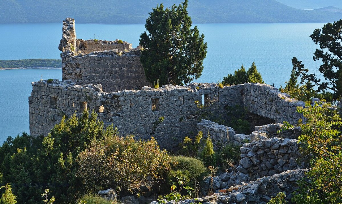 Festung smrdan grad mit kirche gospa velika slivno ravno