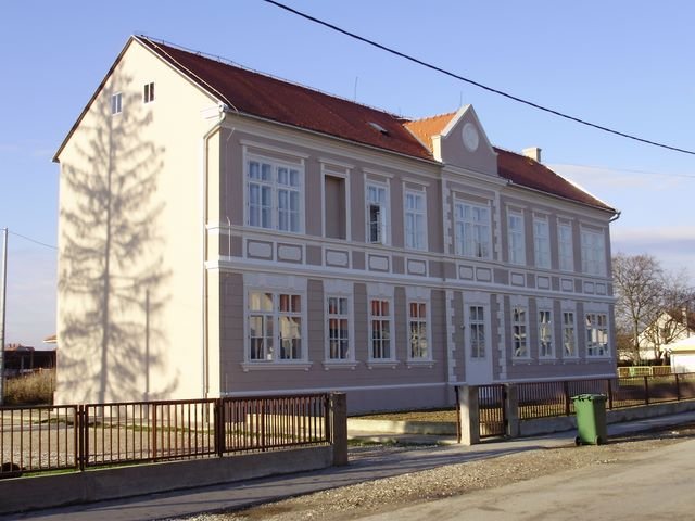 Grundschulgebaude donja lomnica